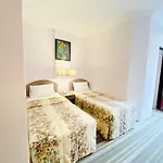 Hotel Rainbow